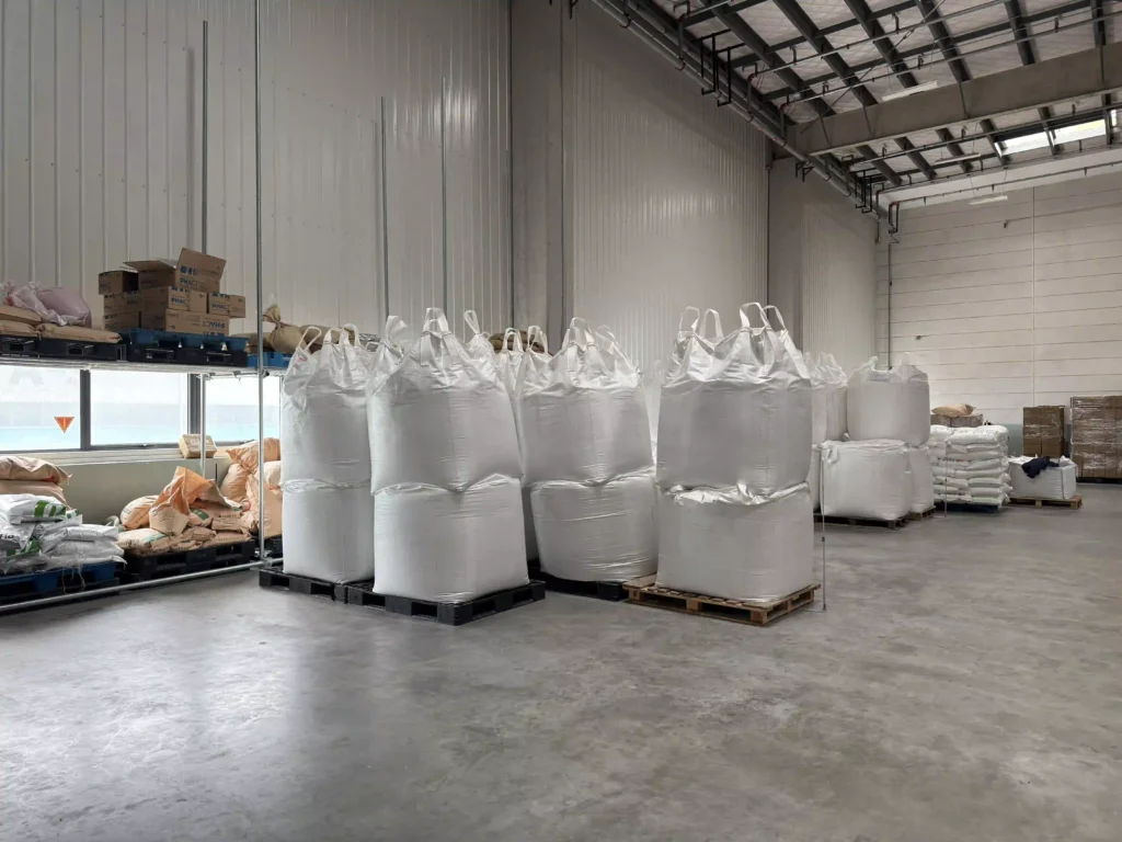Raw material storage for disposable cutlery production