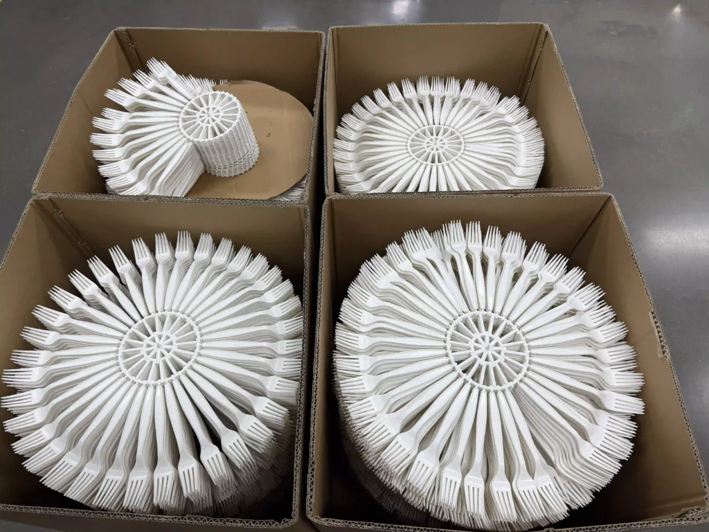 Formed cutlery stacking