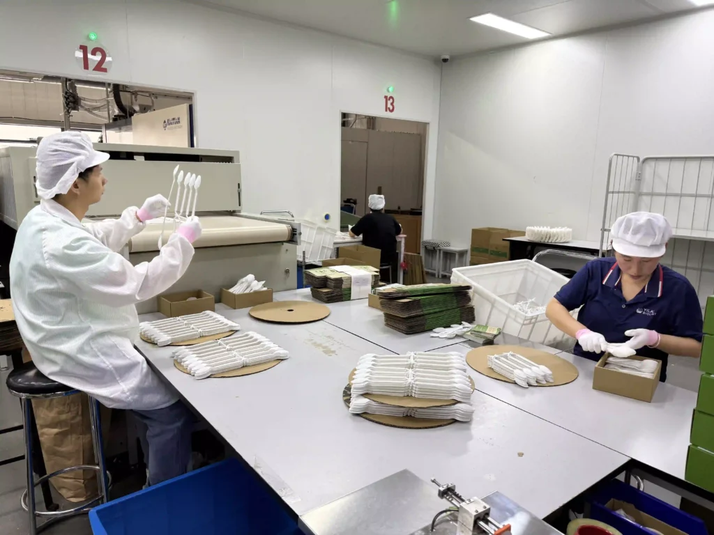 Manual quality inspection for disposable cutlery pack at Shanghai Yiting