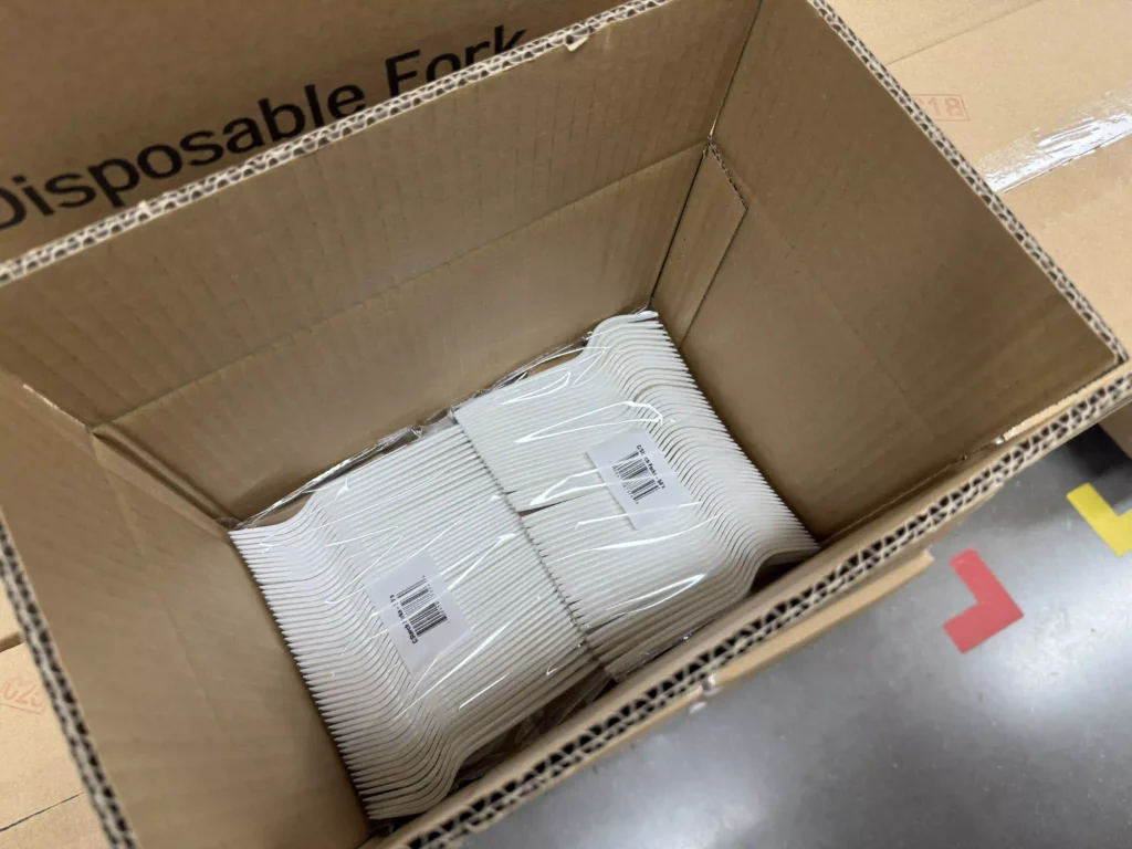 Bulk packed disposable cutlery in carton