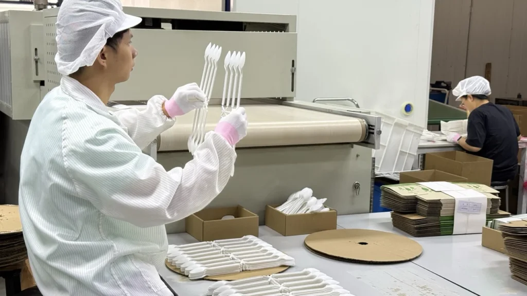 Manual quality inspection at Shanghai Yiting
